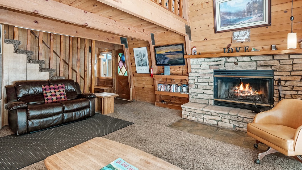 Photo of Livingroom in Summit Estates