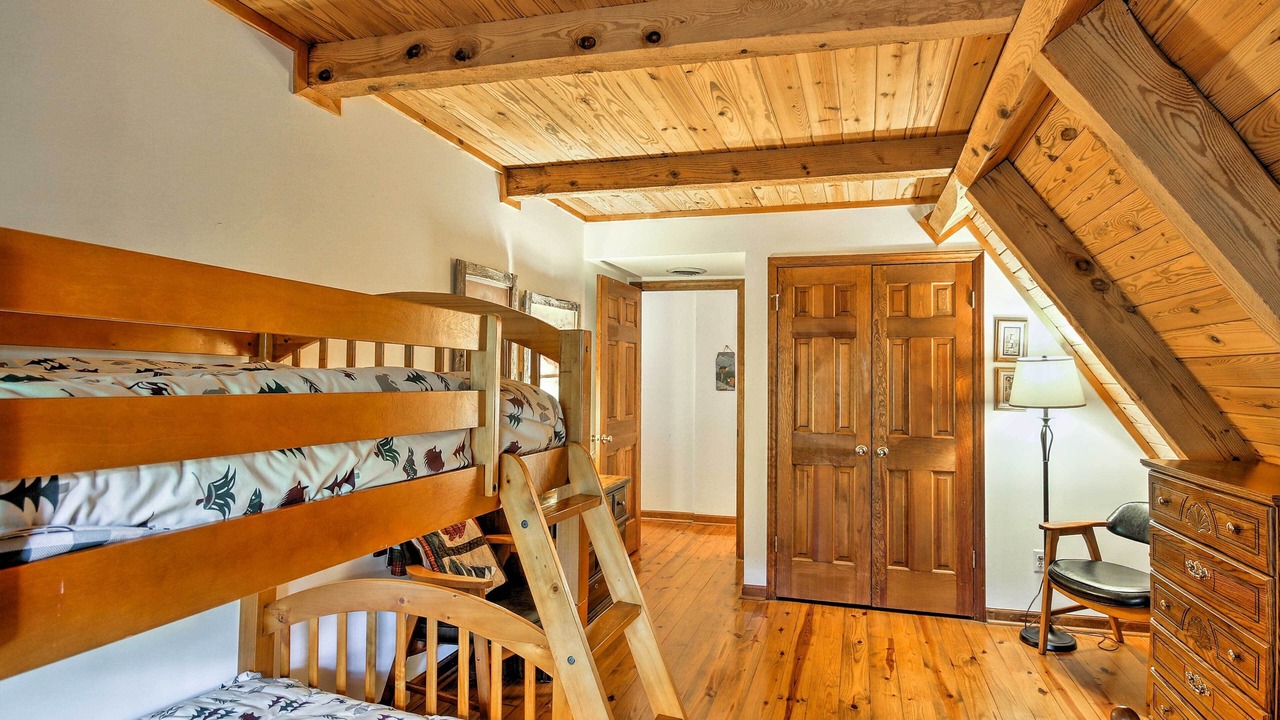 Photo of Bedroom in Massanutten