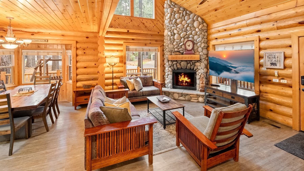 Photo of Livingroom in Summit Estates