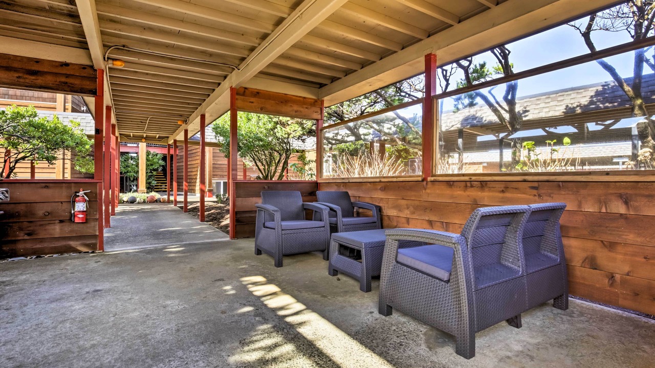Photo of Patio Balcony in Lincoln Beach