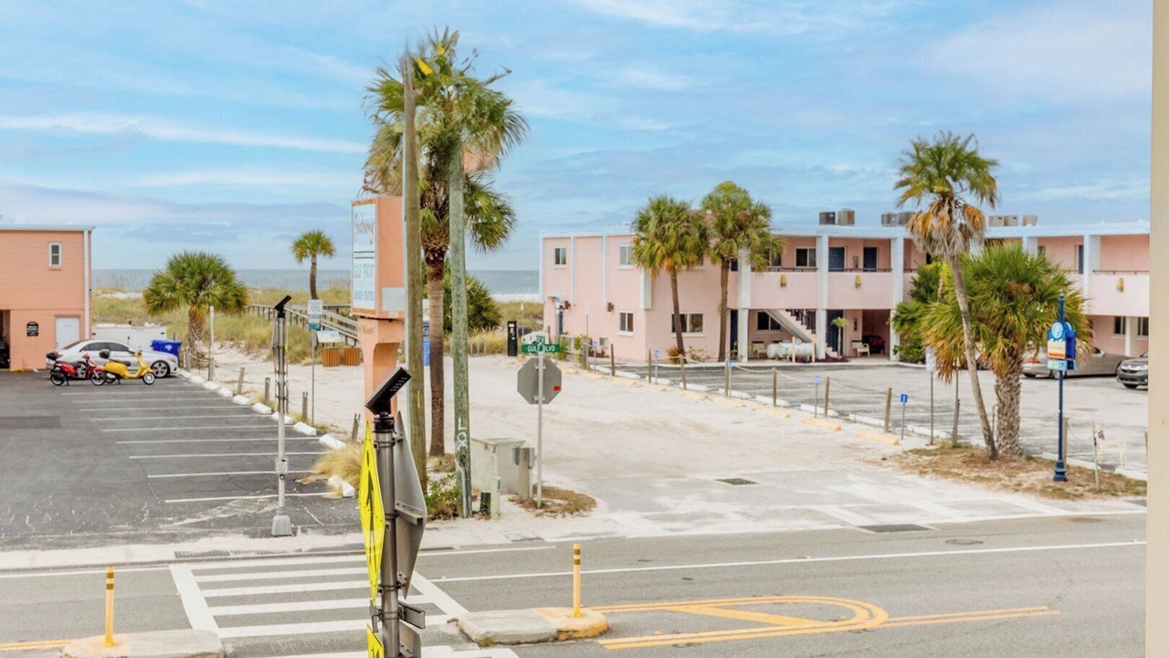 Photo of Patio Balcony in Treasure Island