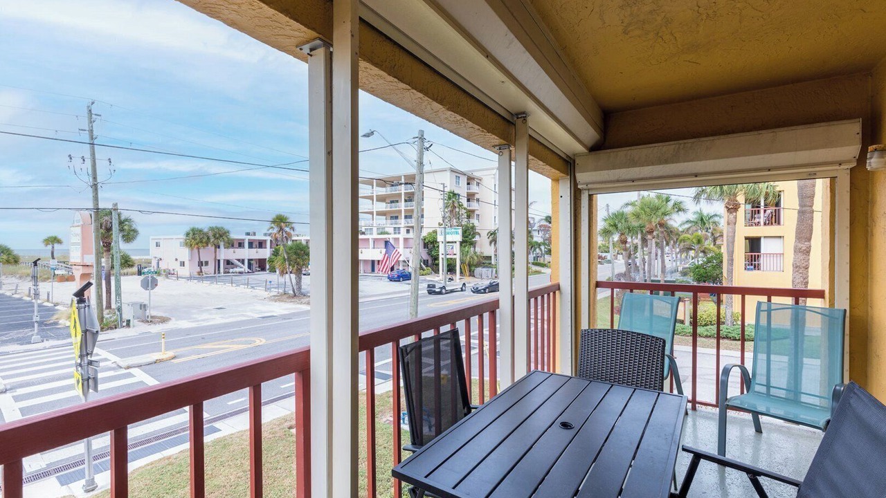 Photo of Patio Balcony in Treasure Island