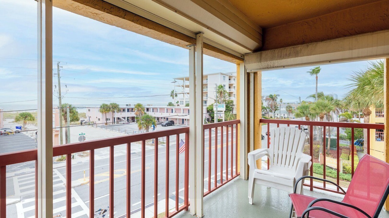 Photo of Patio Balcony in Treasure Island