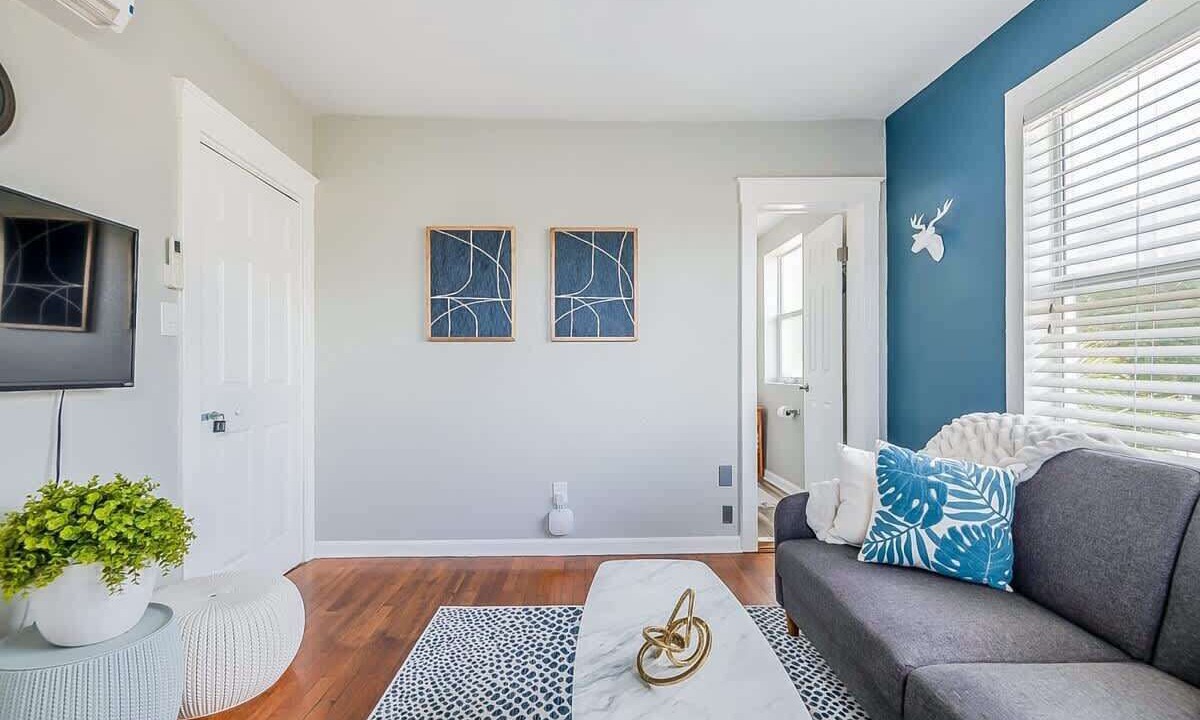 Photo of Livingroom in Historic Downtown Melbourne