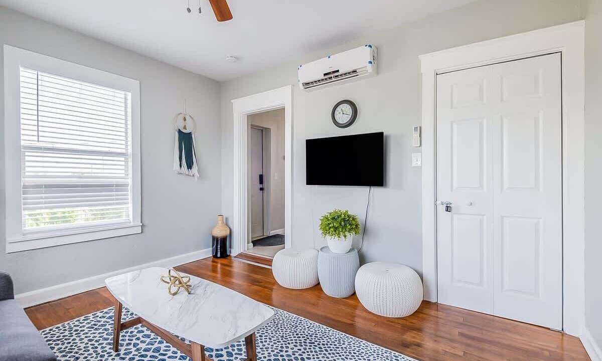 Photo of Livingroom in Historic Downtown Melbourne