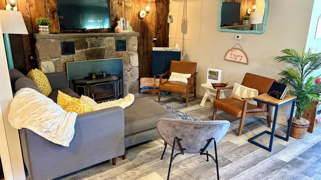 Photo of Livingroom in Long Lake