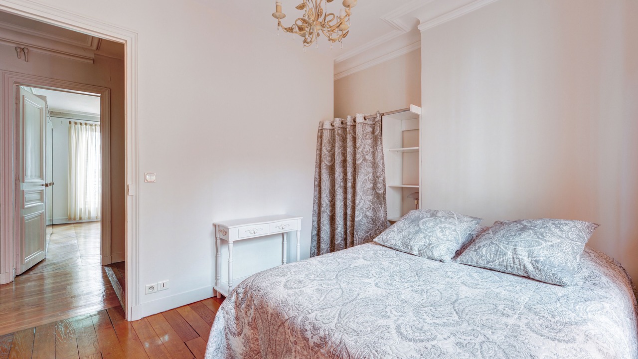 Photo of Bedroom in Clignancourt