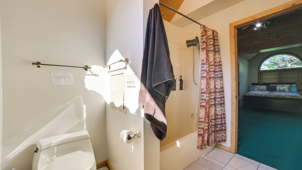 Photo of Bathroom in Barbeau