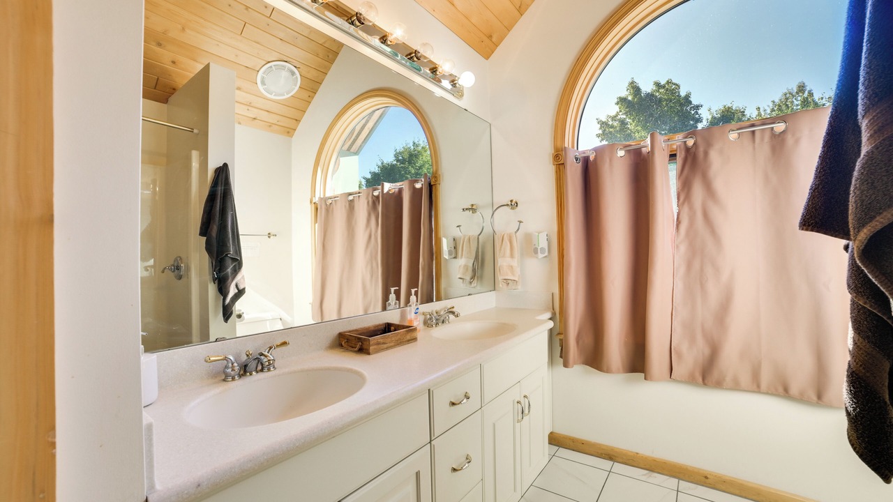 Photo of Bathroom in Barbeau