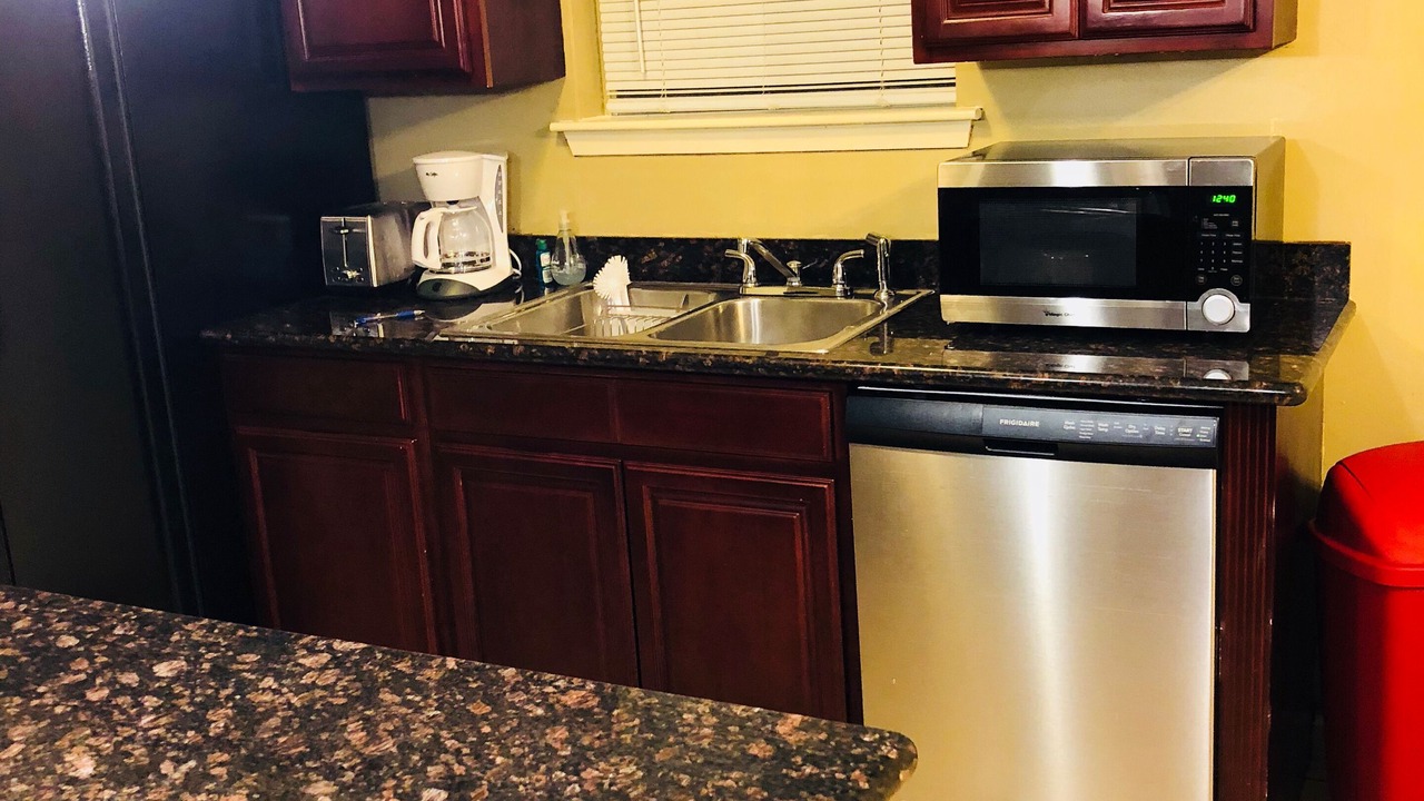 Photo of Kitchen in Kenner - Louis Armstrong International Airport