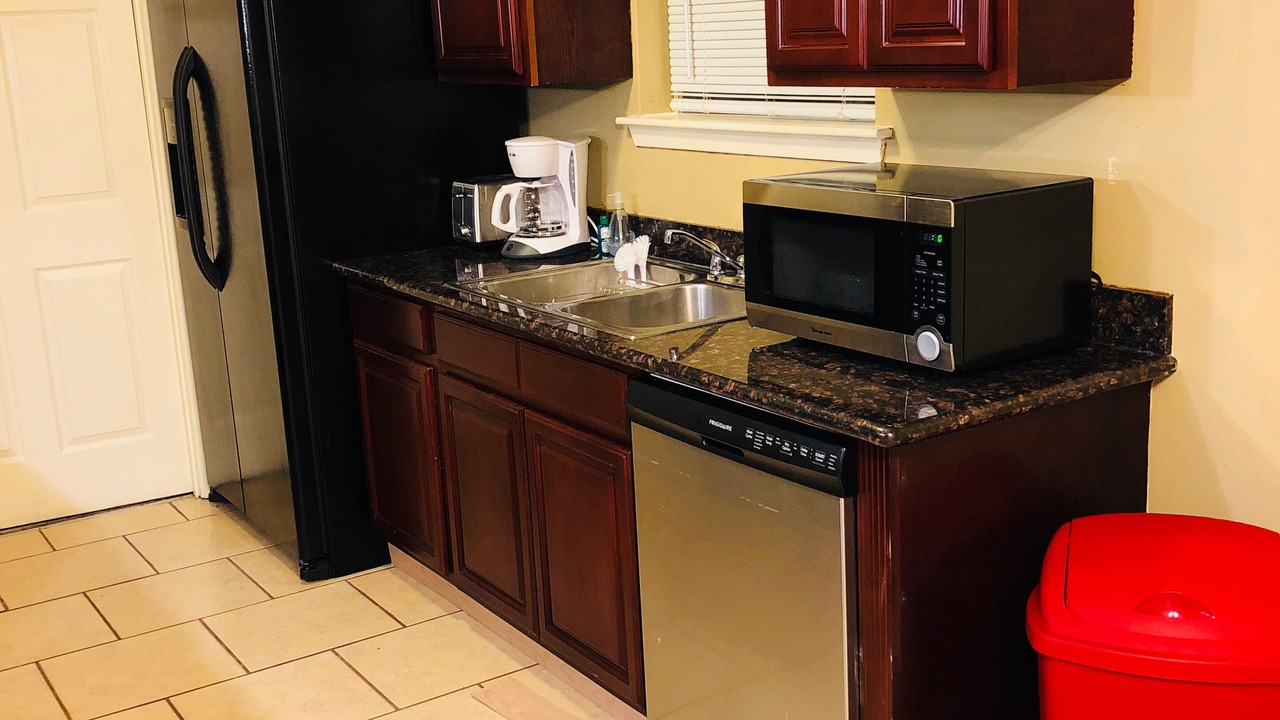 Photo of Kitchen in Kenner - Louis Armstrong International Airport