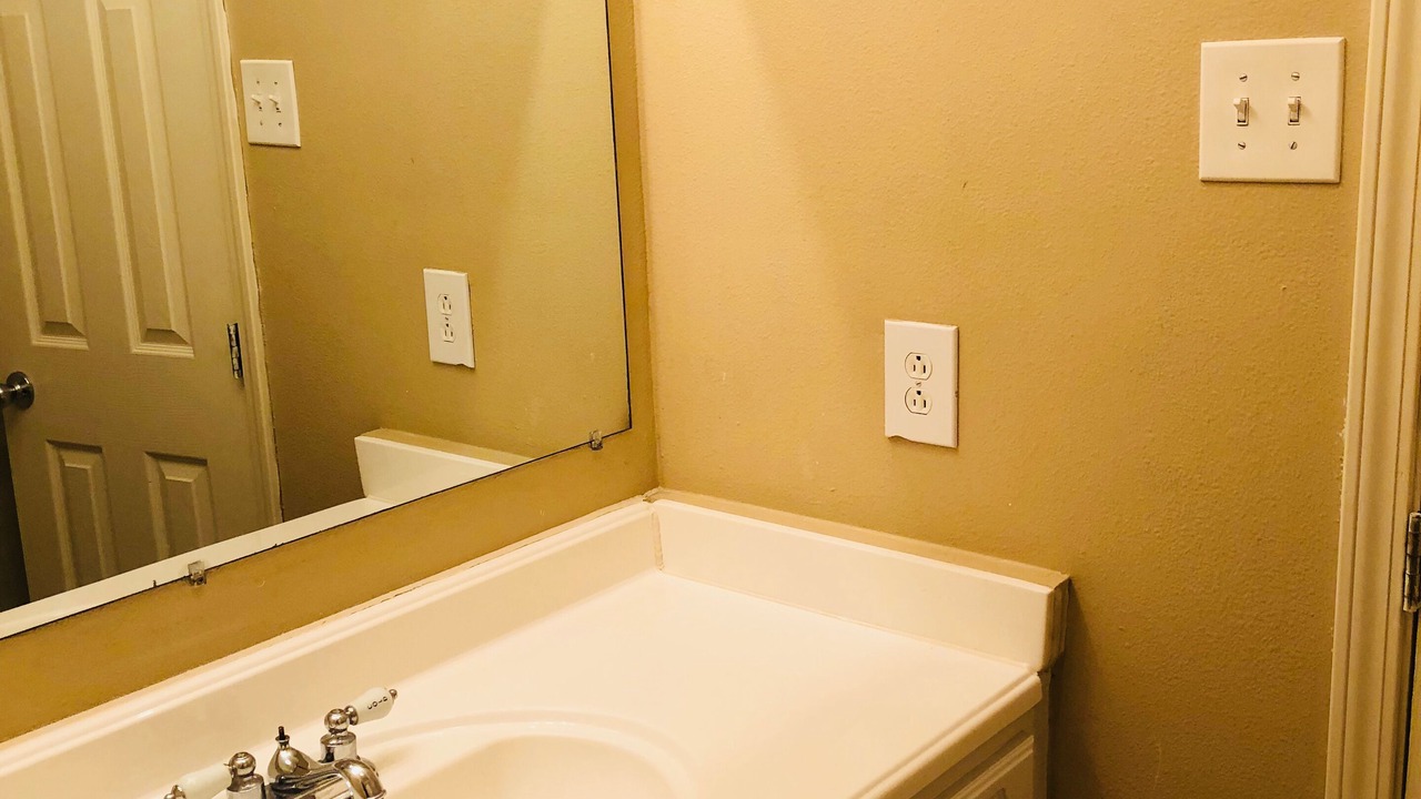 Photo of Bathroom in Kenner - Louis Armstrong International Airport