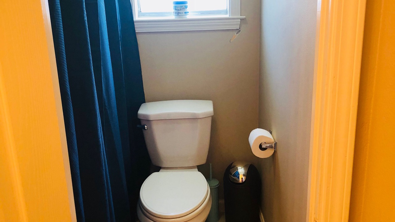 Photo of Bathroom in Kenner - Louis Armstrong International Airport
