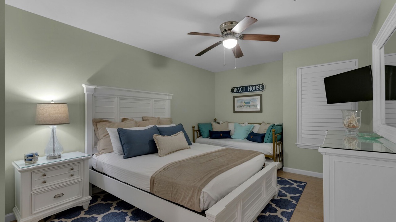 Photo of Bedroom in Crystal Beach