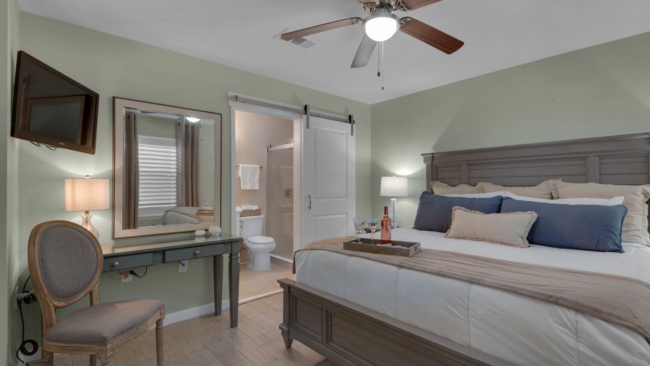 Photo of Bedroom in Crystal Beach
