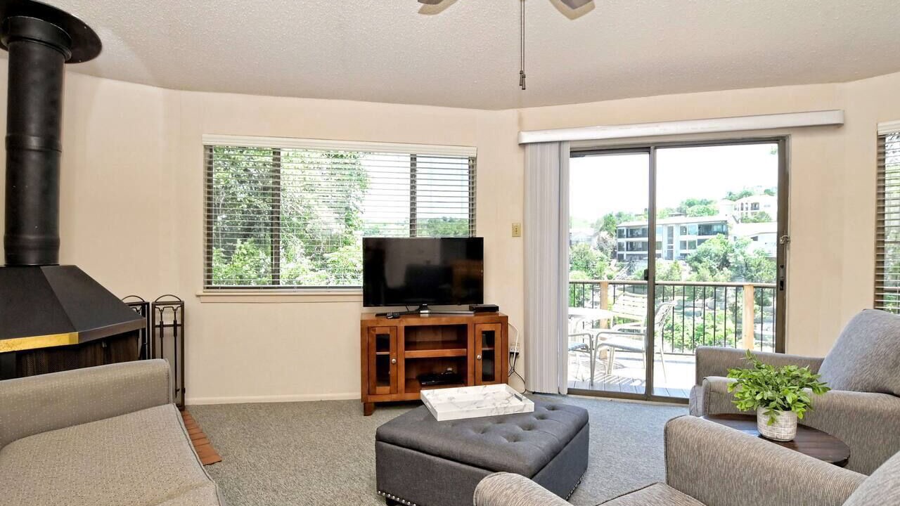 Photo of Livingroom in Lakeway
