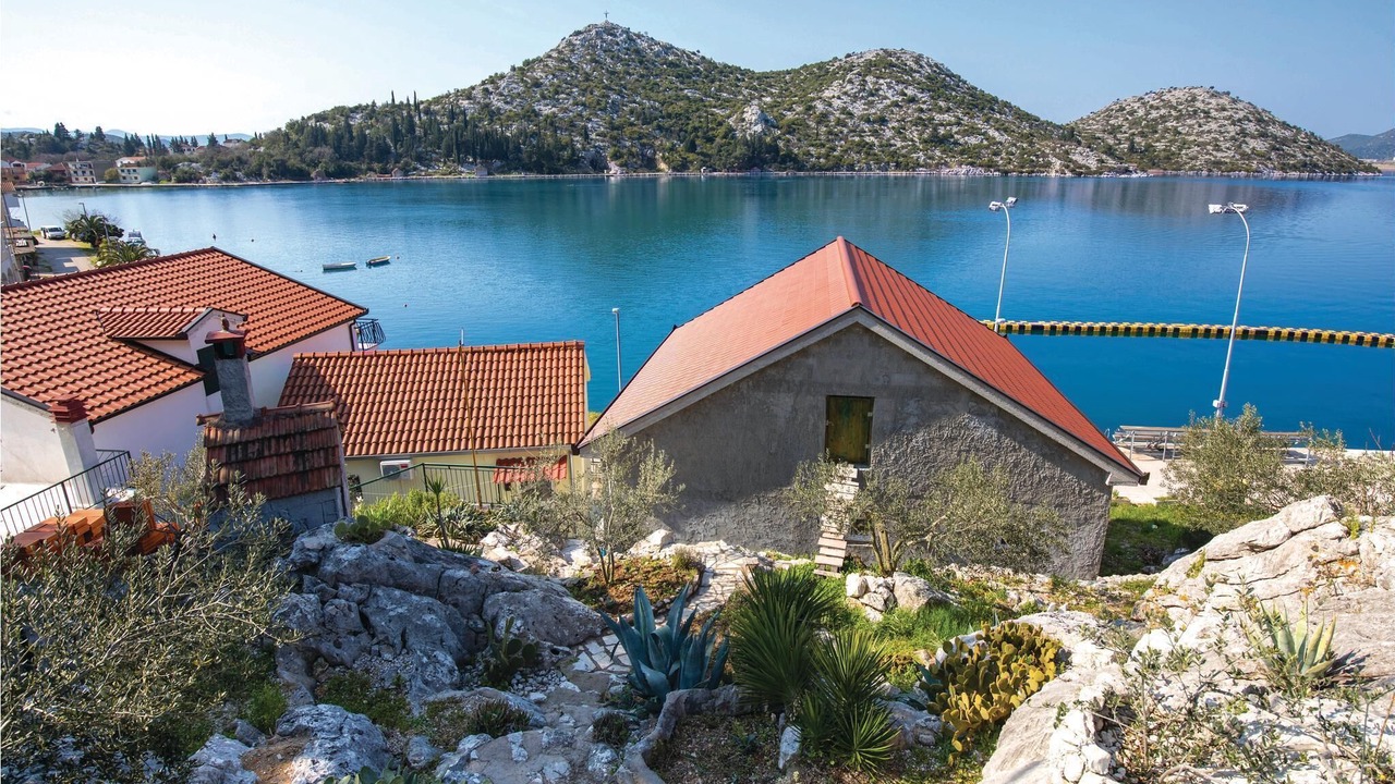 Photo of Others in Ploce