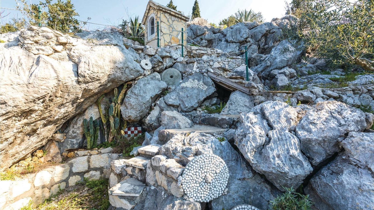 Photo of Others in Ploce
