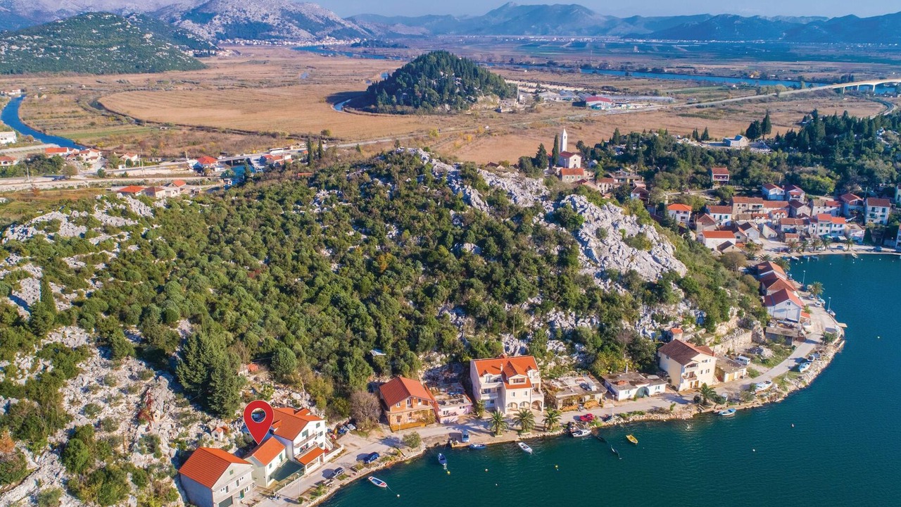 Photo of Others in Ploce