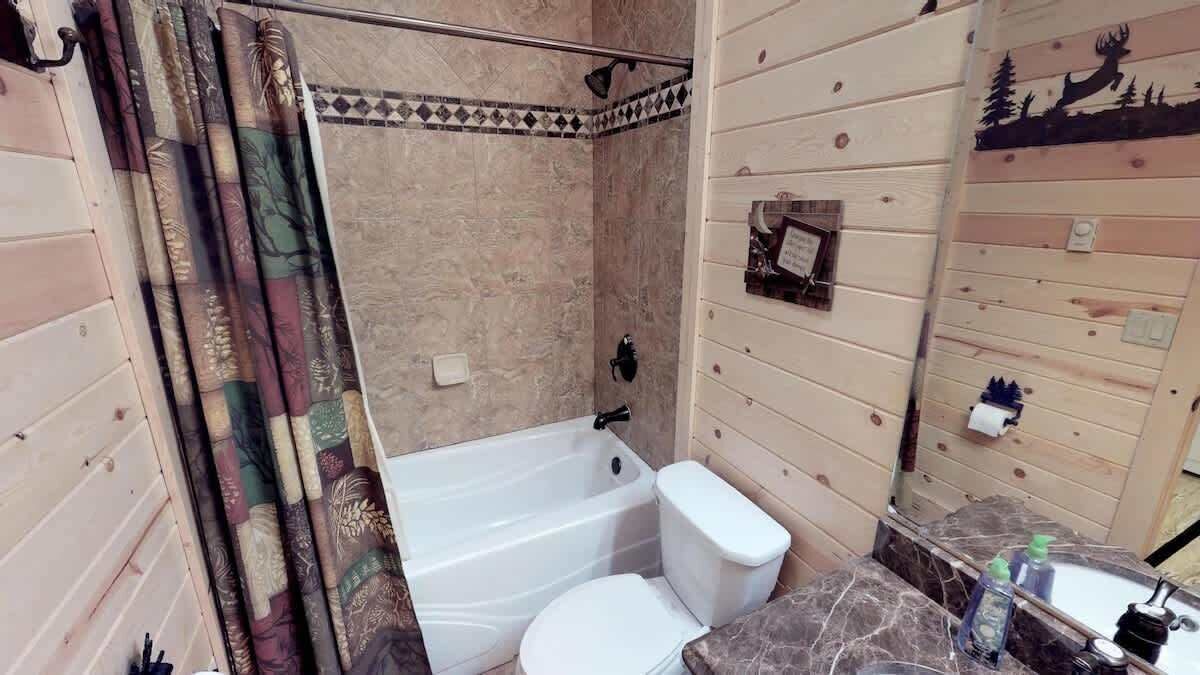 Photo of Bathroom in Island Park