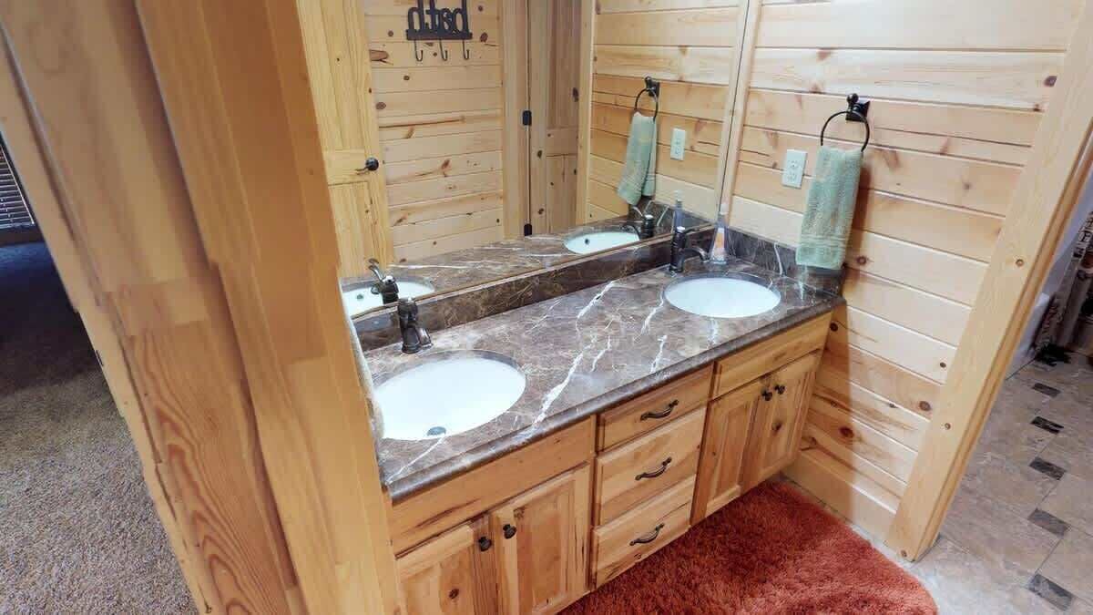 Photo of Bathroom in Island Park
