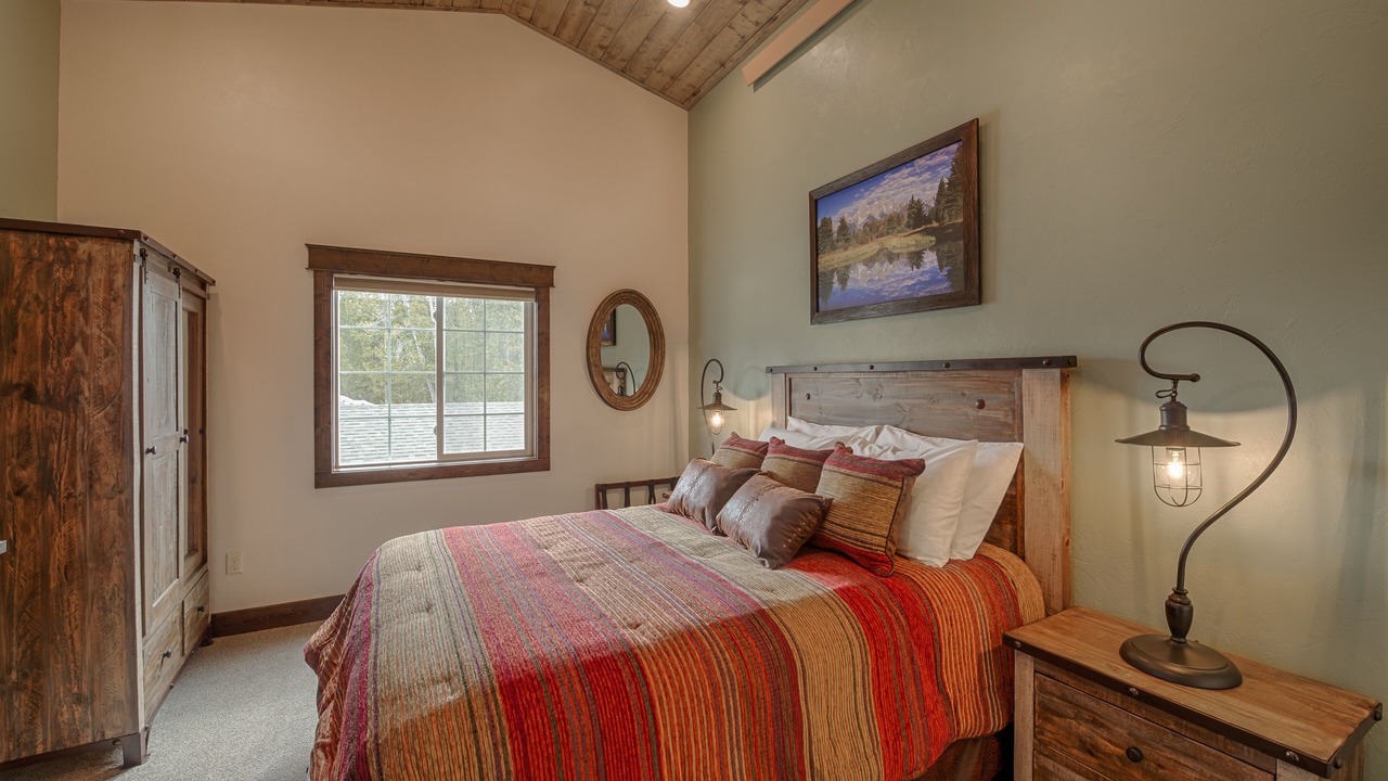Photo of Bedroom in West Yellowstone