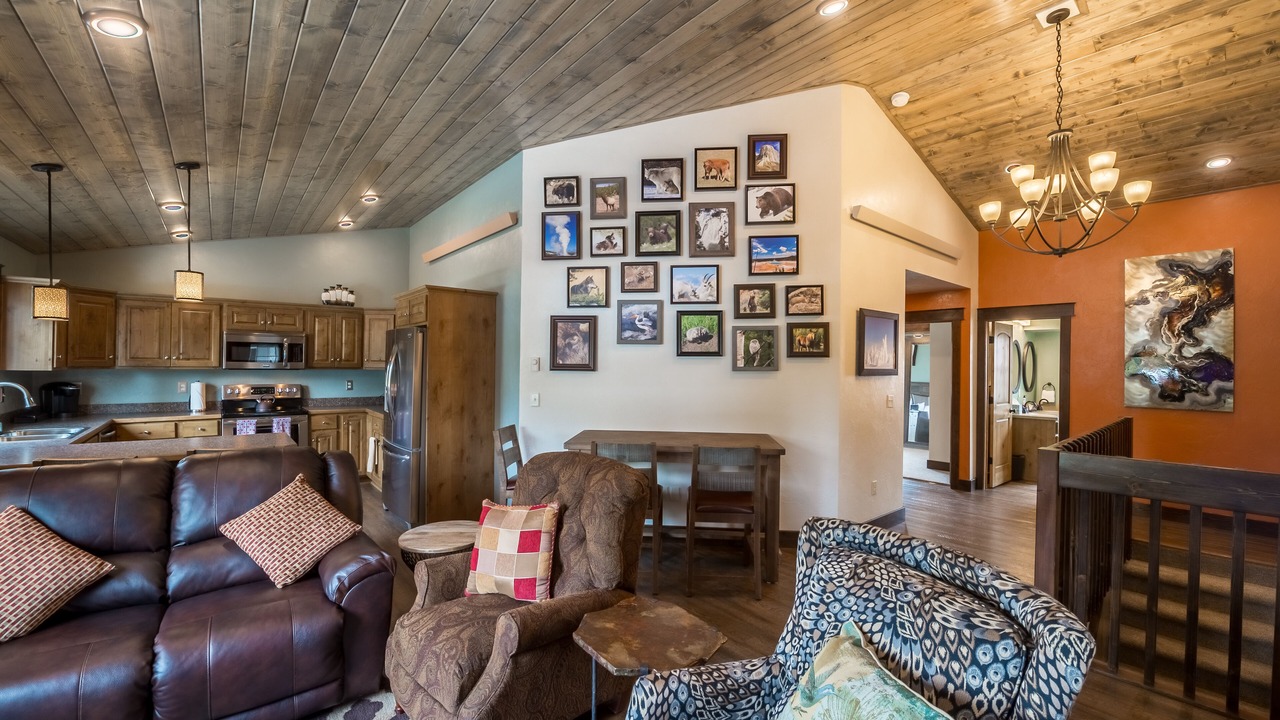 Photo of Livingroom in West Yellowstone