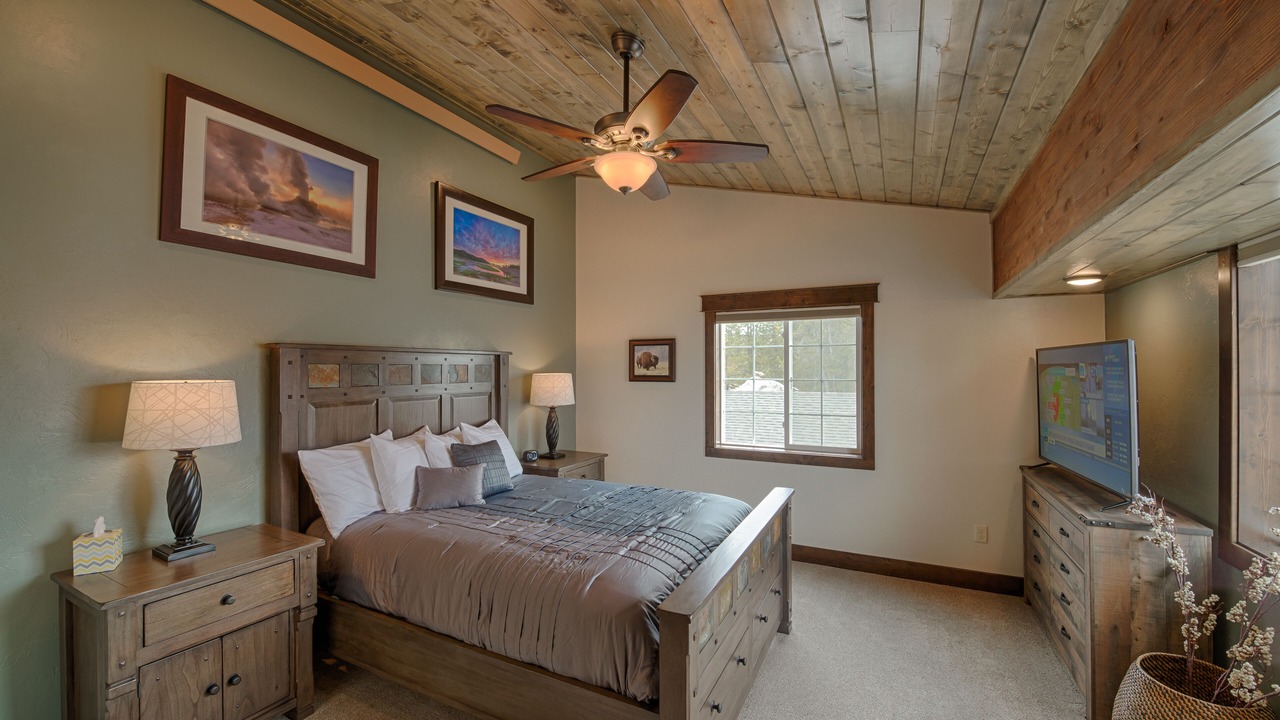 Photo of Bedroom in West Yellowstone