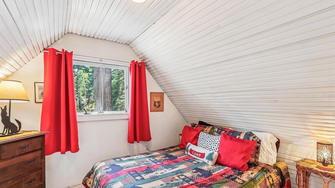 Photo of Bedroom in Pineland