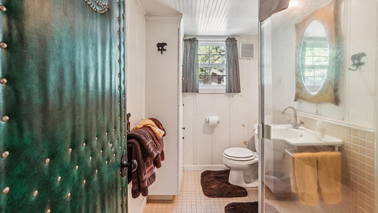 Photo of Bathroom in Pineland
