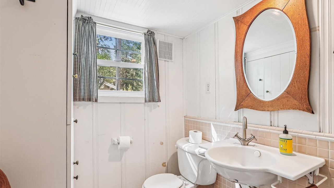 Photo of Bathroom in Pineland