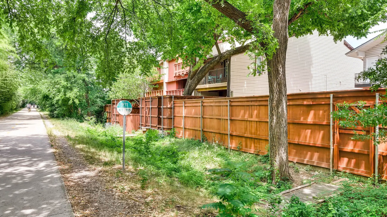 Photo of Outdoor in Oak Lawn