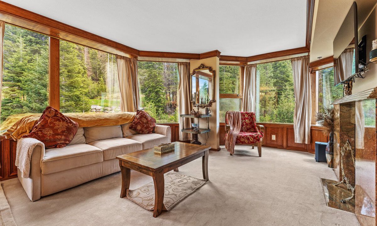 Photo of Livingroom in Olympic Valley
