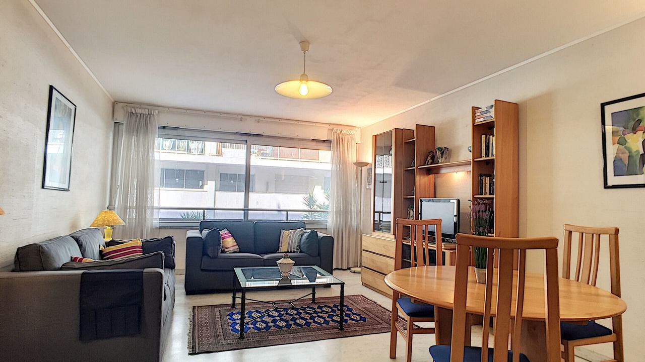 Photo of Livingroom in Musicians Quarter