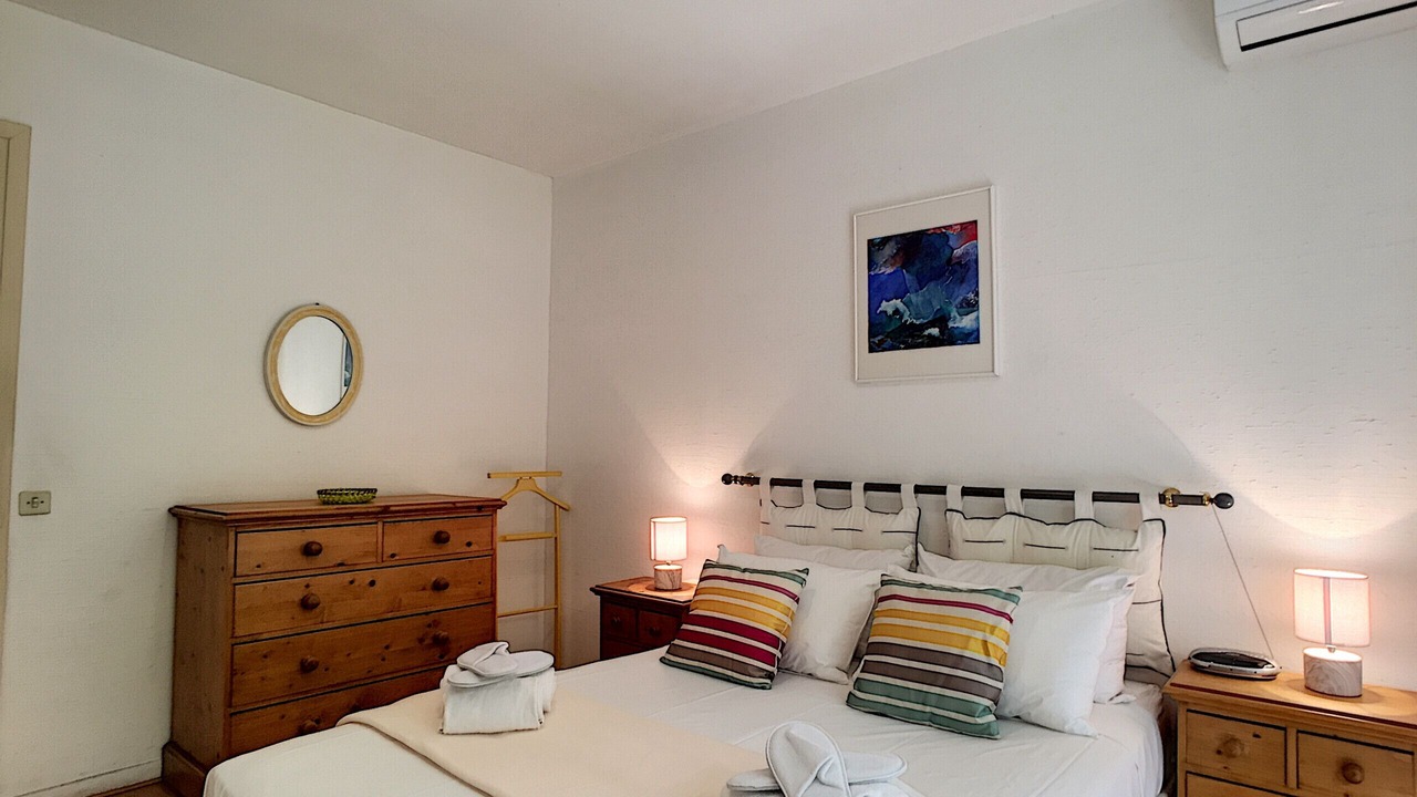 Photo of Bedroom in Musicians Quarter