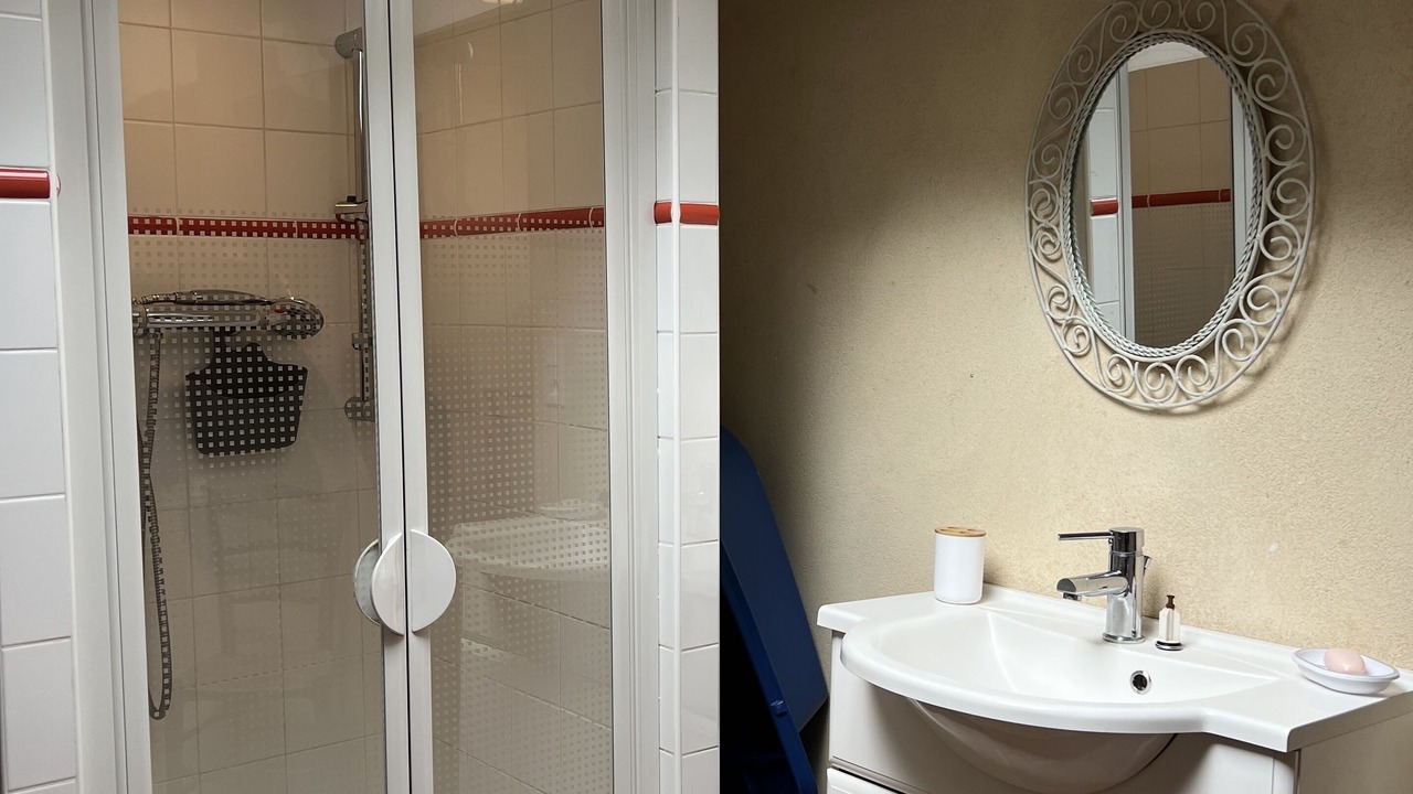 Photo of Bathroom in Mireval-Lauragais