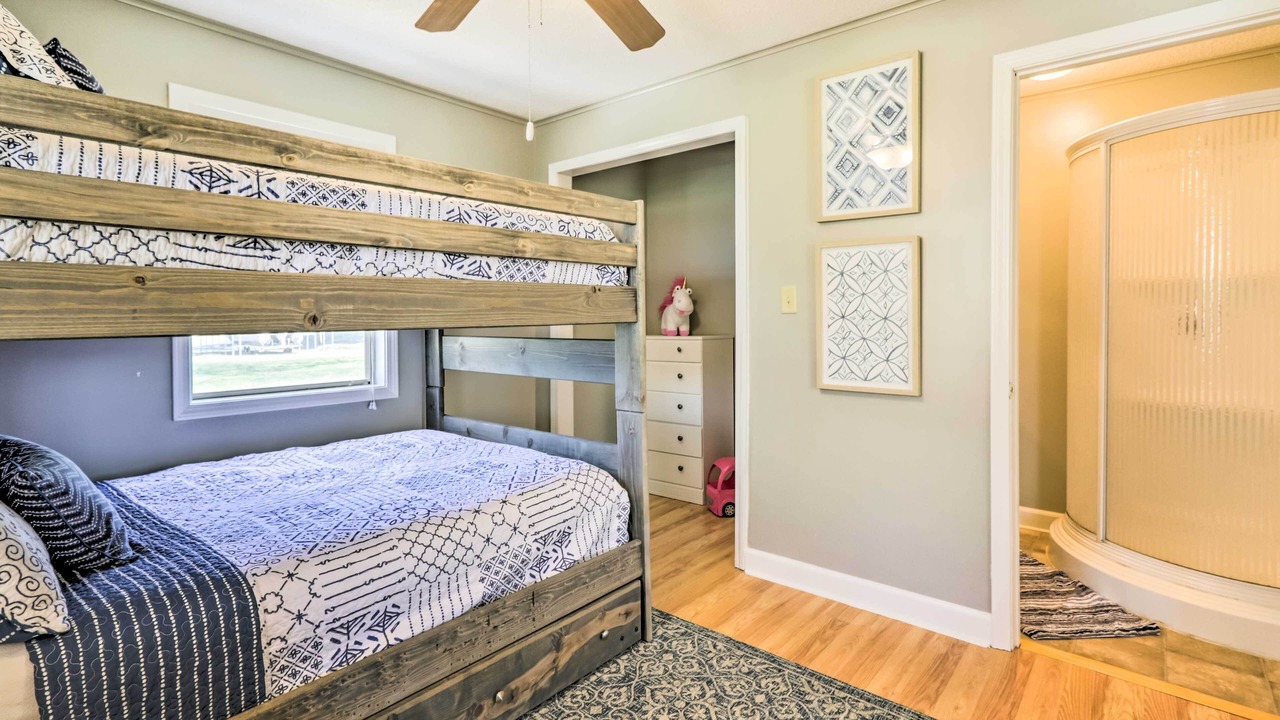 Photo of Bedroom in Higden