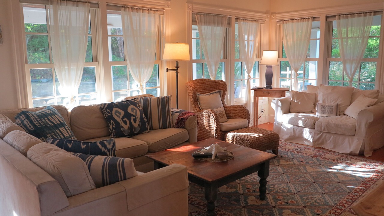 Photo of Livingroom in West of Town