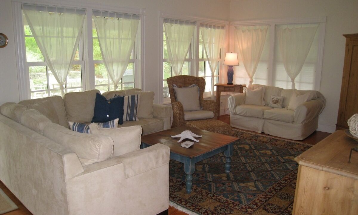 Photo of Livingroom in West of Town