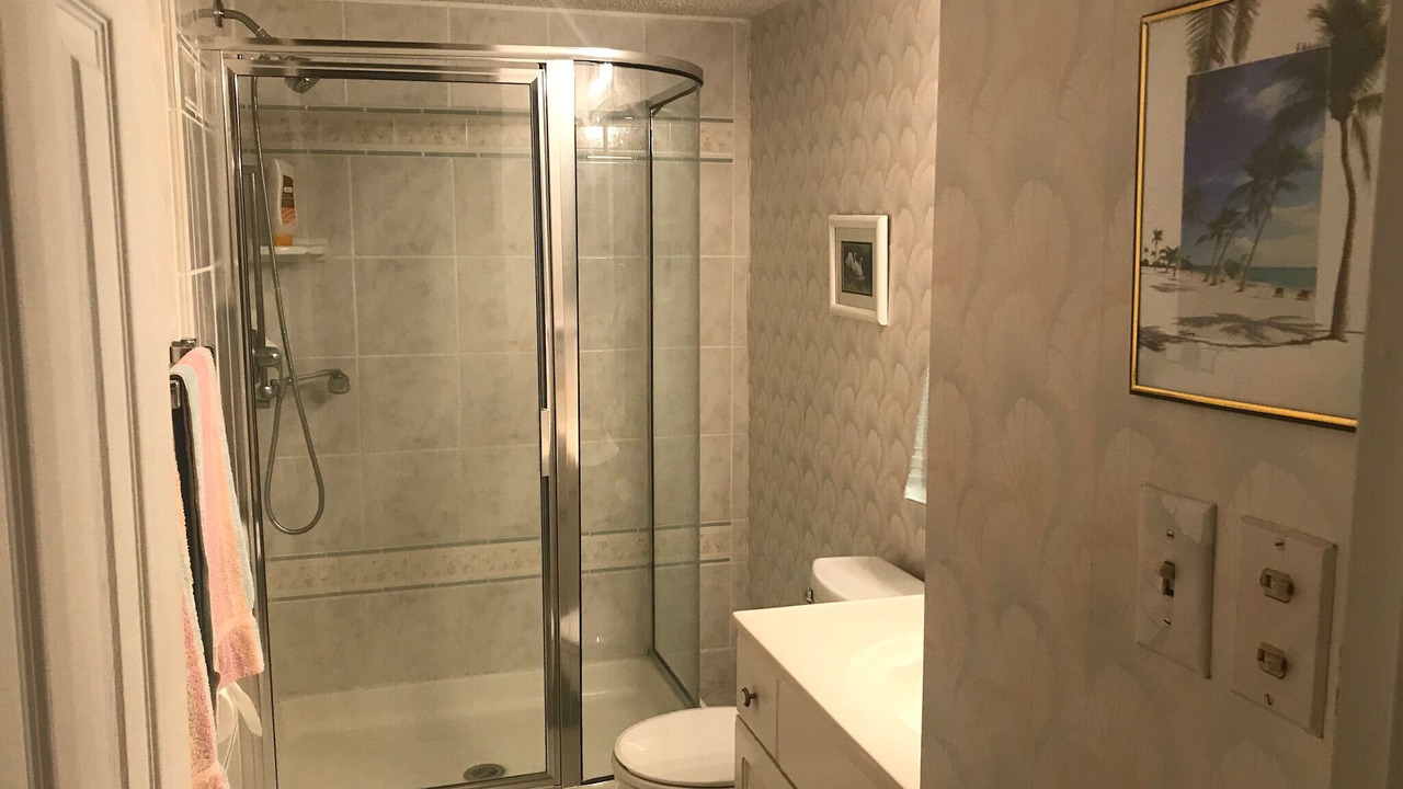 Photo of Bathroom in Folly Field