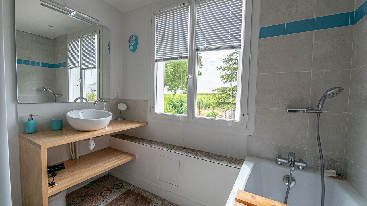 Photo of Bathroom in Saint-Cyr-en-Bourg