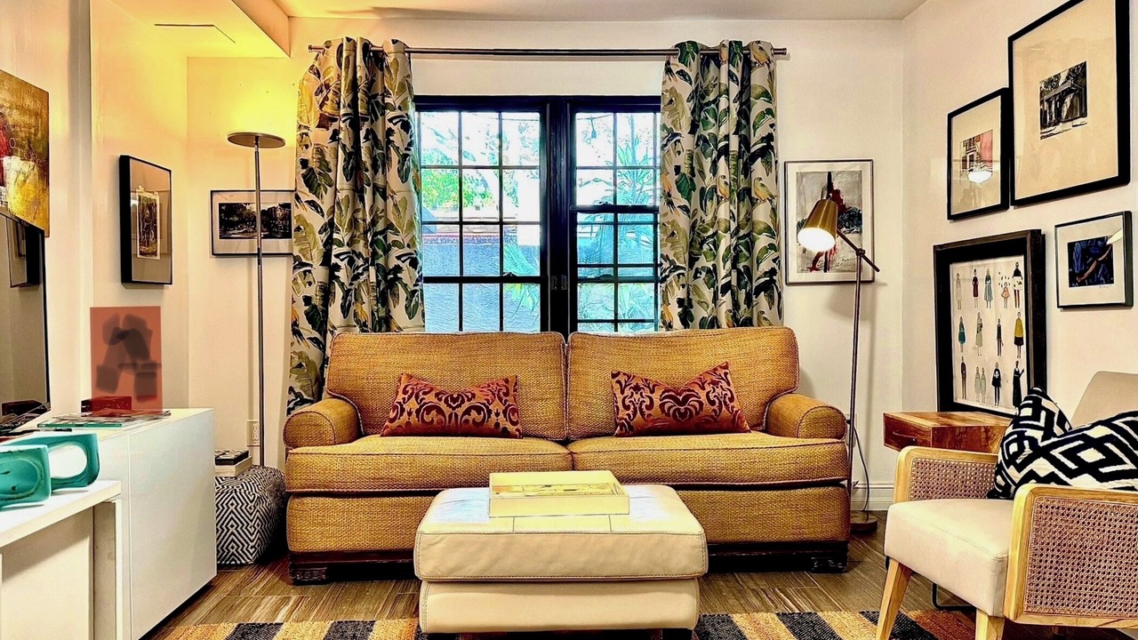 Photo of Livingroom in Downtown