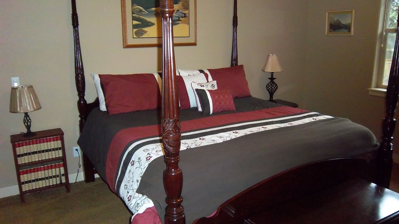 Photo of Bedroom in Bend