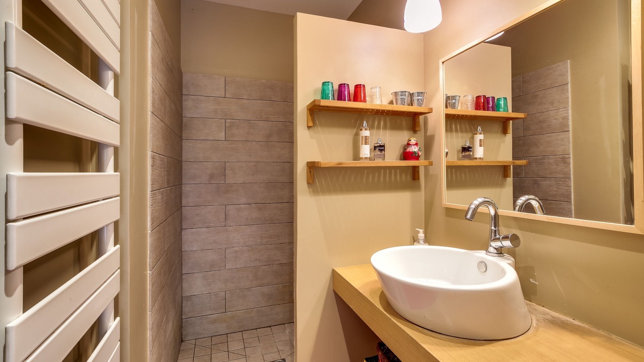 Photo of Bathroom in Larchant