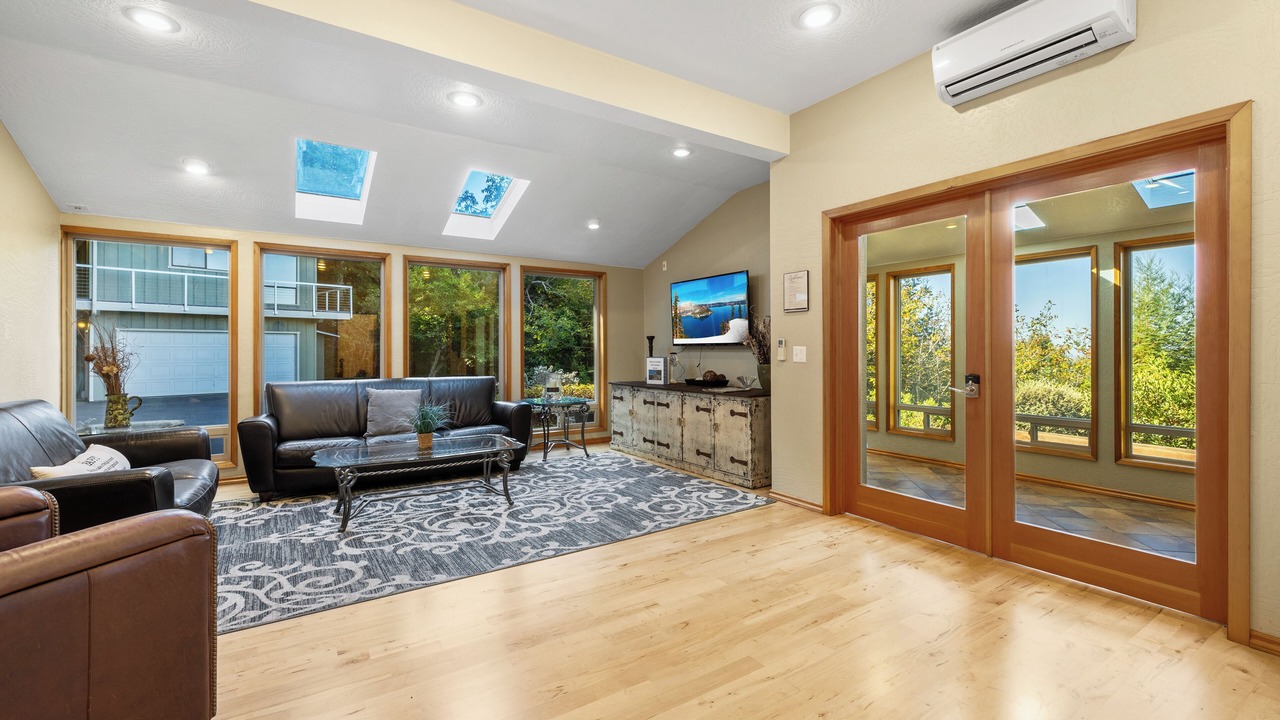 Photo of Others in Crescent City