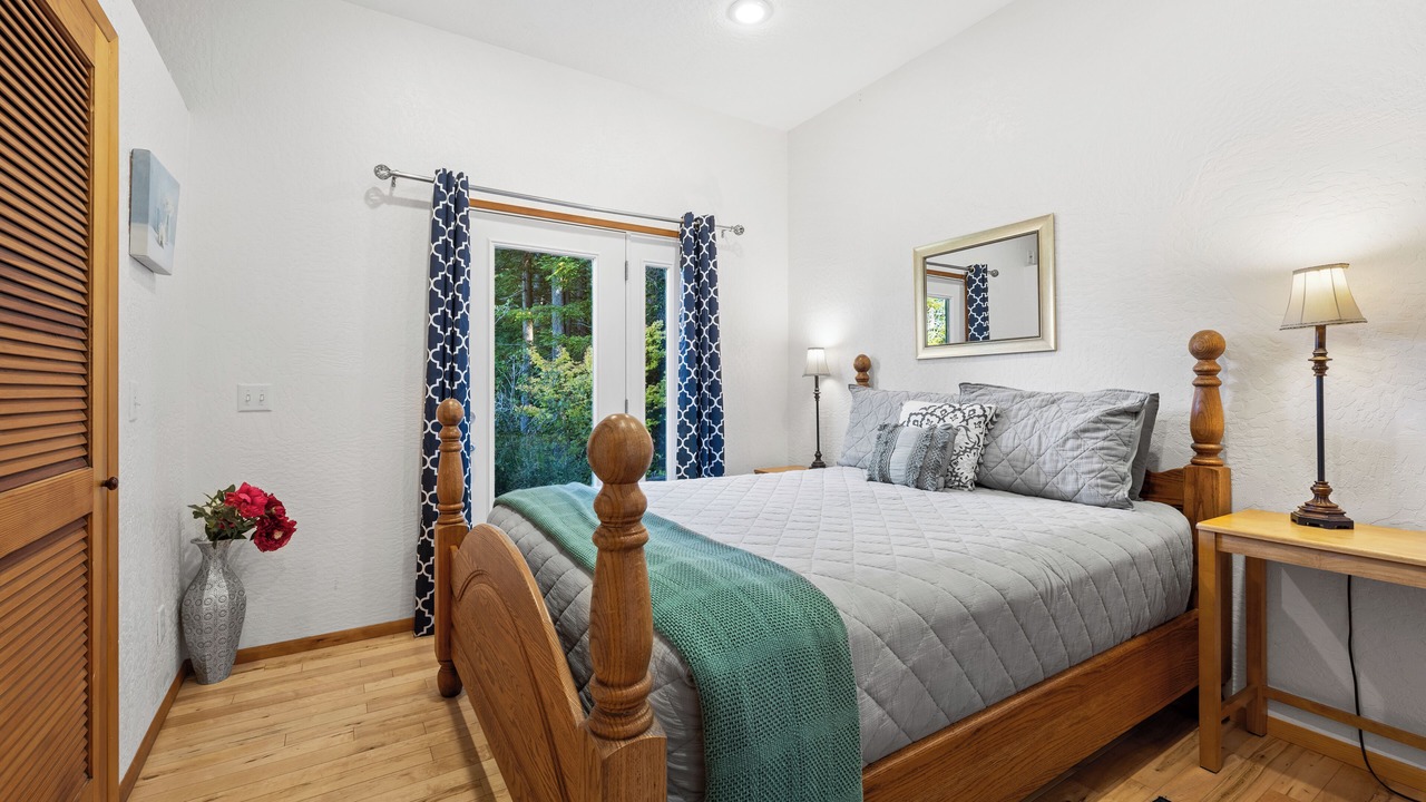 Photo of Bedroom in Crescent City