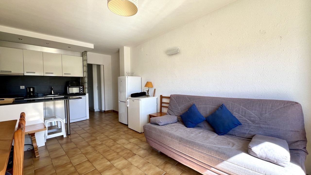 Photo of Livingroom in Roses Town Center