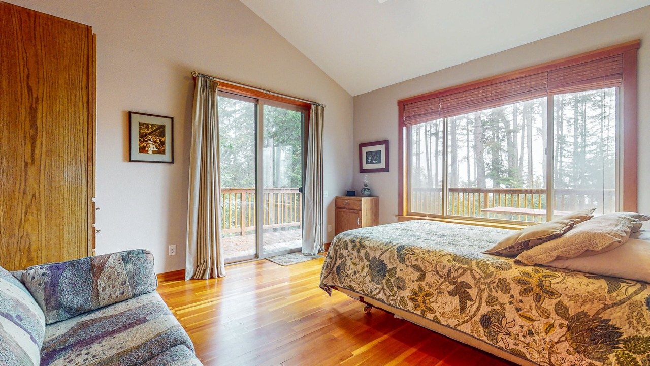 Photo of Bedroom in Timber Cove
