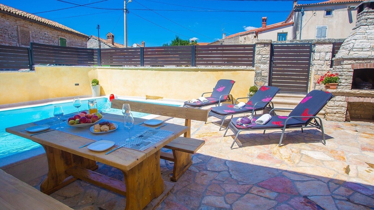 Photo of Outdoor in Mrgani
