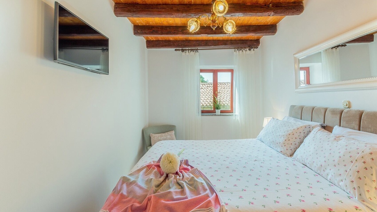 Photo of Bedroom in Mrgani